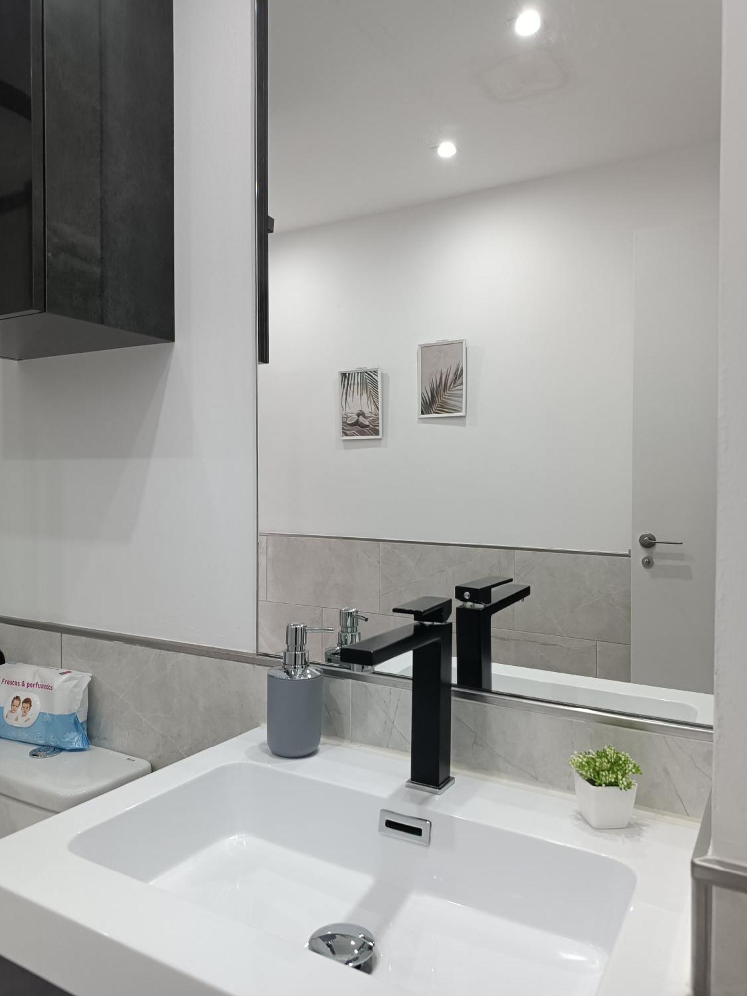 ¡Al Lado De La Clinica Oftalmologica Vega! Apartamento Oviedo Exterior foto
